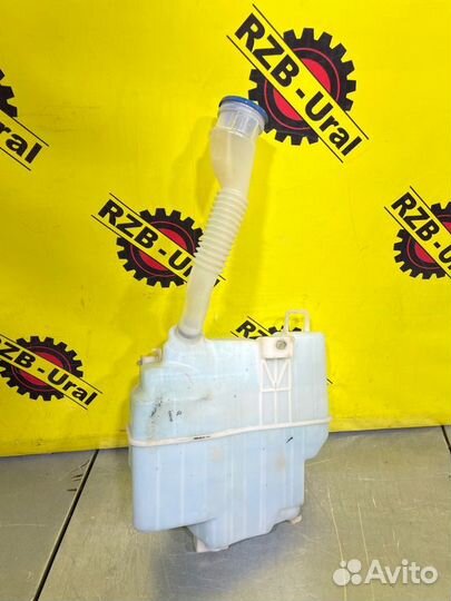 Бачок омывателя лобового стекла Mazda 3 BM 1.6