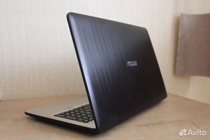 Ноутбук asus 4 ядра,4gb,gt110mx,ssd 250,game