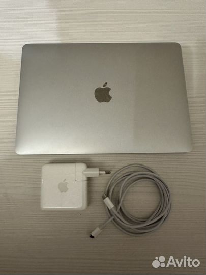 Macbook pro 13 2020 m1