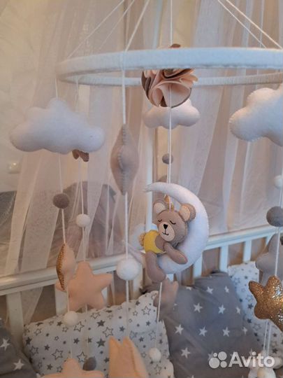 Мобиль в кроватку для новорожденных музыкальный