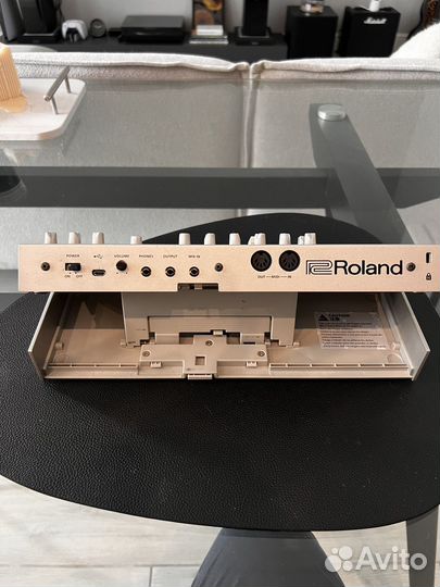 Басовый синтезатор Roland TB-03