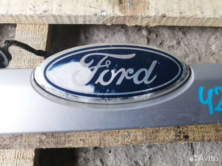 Накладка крышки багажника Ford Focus 2 хэтчбек