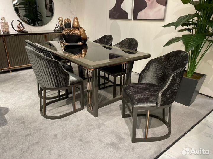 Стол и стулья