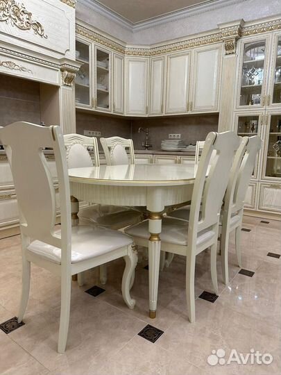 Стол и стулья