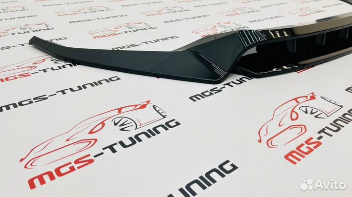 Губа переднего бампера Audi Q8 18 н.в. черная