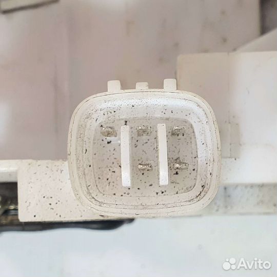 Замок двери водительской Toyota Avensis T220