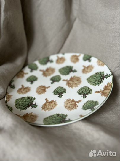 Кувшин и блюдо с артишоками