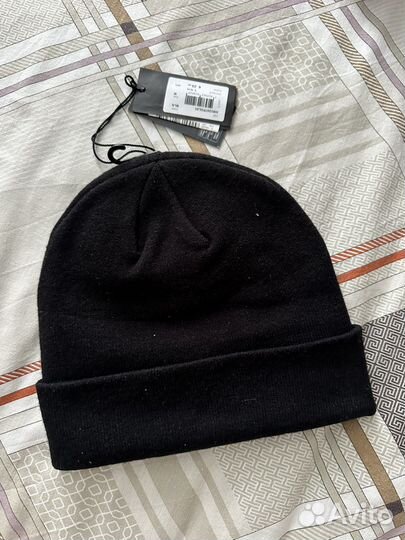 Мужская шапка Guess