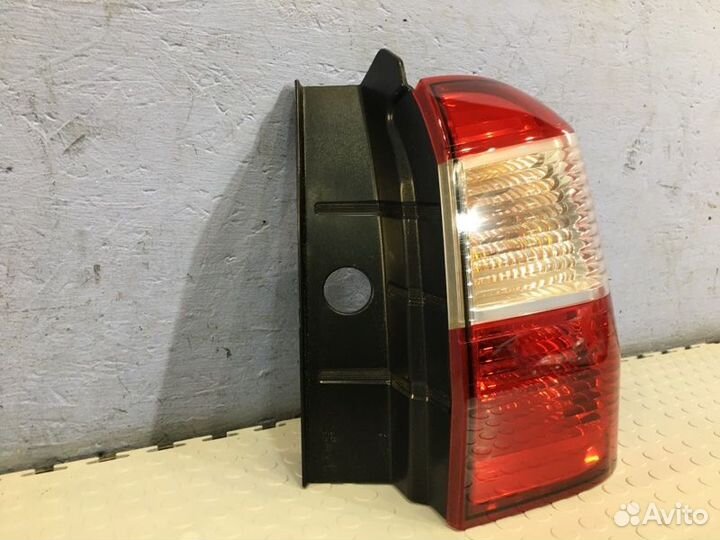 Фонарь задний правый Nissan Terrano