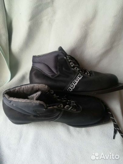 Лыжные ботинки