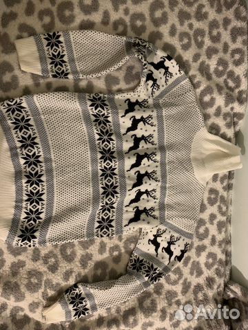 Свитер с оленями