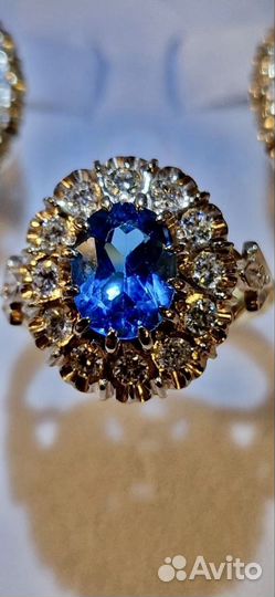 Золотой комплект с сапфирами и бриллиантами