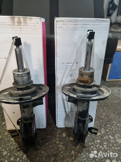 Передние амортизаторы Mazda 6 2019