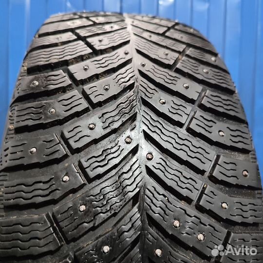 Michelin X-Ice North 4 215/55 R17