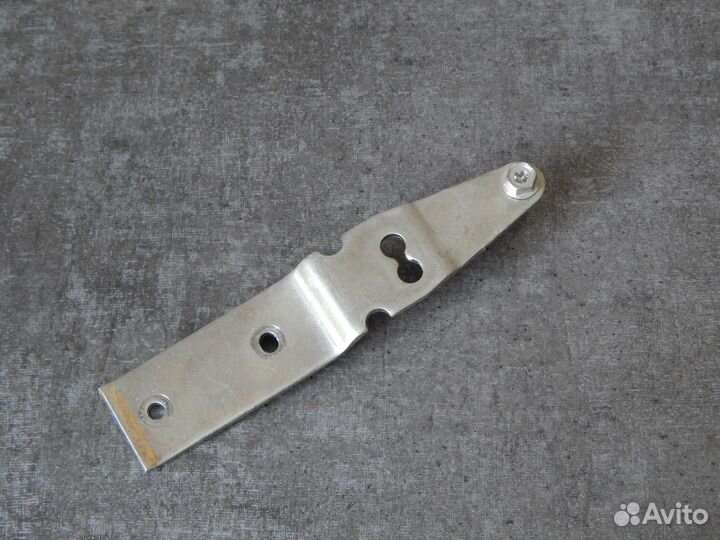 Петля двери верхняя х-ка Whirlpool C00383455