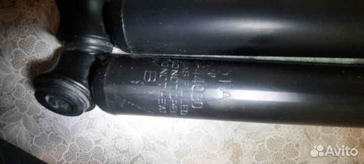 Амортизатор задний Тойота Gaia, Ipsum, Nadia,Pikni