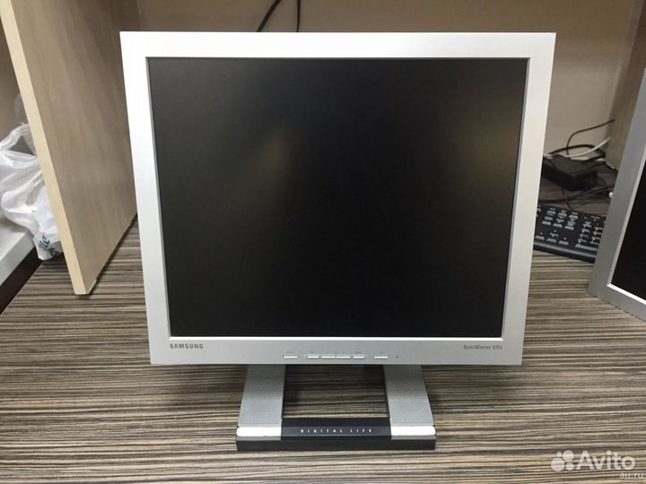 Монитор Samsung 17