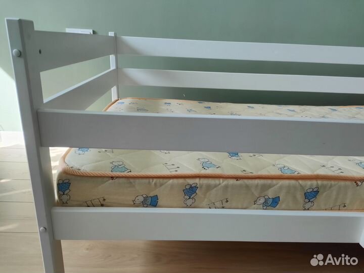 Детская кровать с матрасом