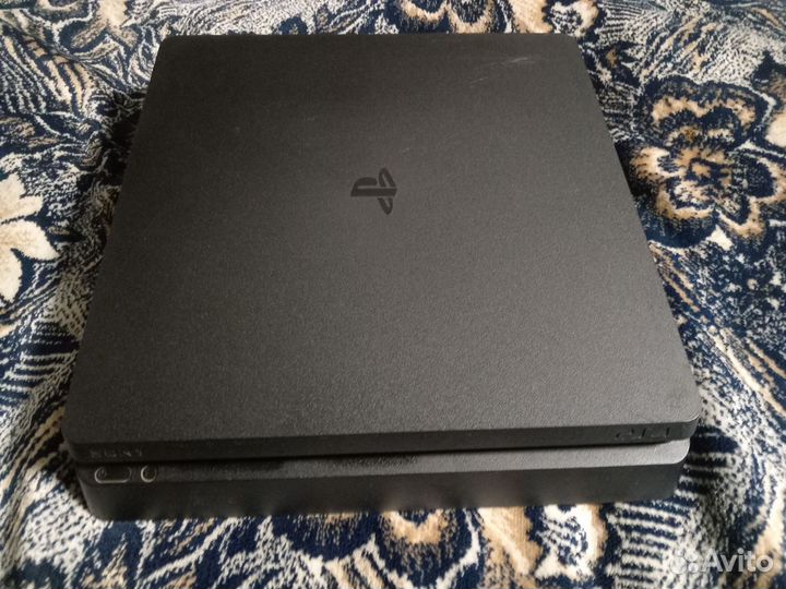 Sony playstation 4 slim