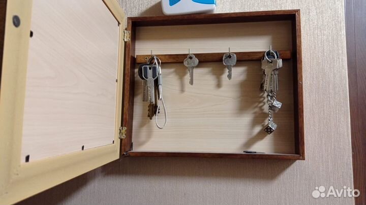 Картина и ключница