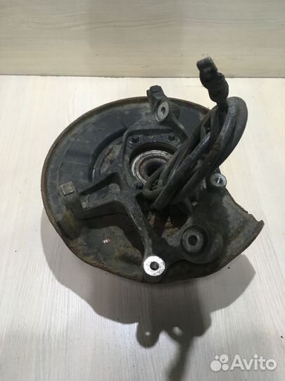 Кулак задний левый Mercedes W211