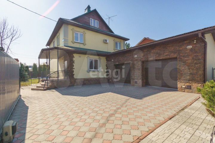 Коттедж 438 м² на участке 9 сот.