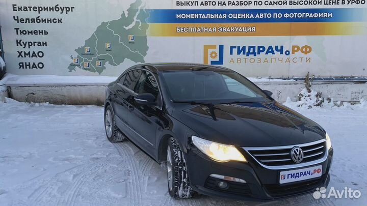 Стекло заднее Volkswagen Passat CC