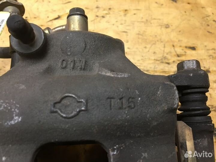 Суппорт передний правый Nissan Bluebird QU14