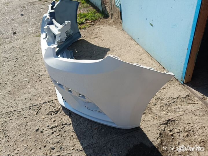 Передний бампер