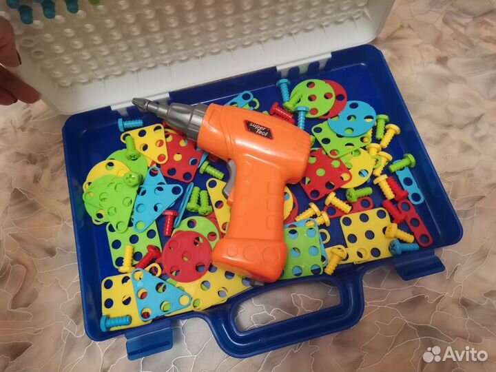 Конструктор в чемоданчике с шуруповертом