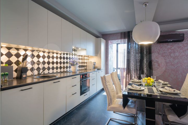 2-к. квартира, 76 м², 7/17 эт.