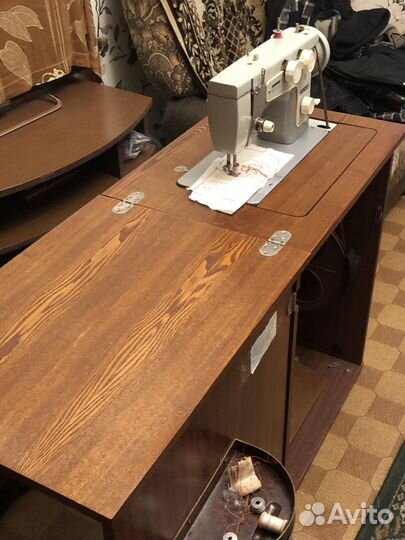 Швейная машинка Подольск-142, тумба