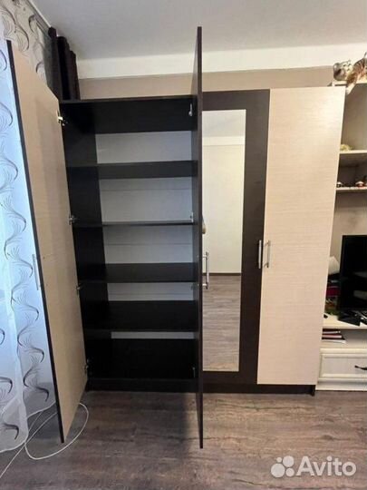Шкаф новый распашной с зеркалами