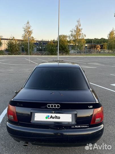 Audi A4 1.8 МТ, 1996, 171 575 км