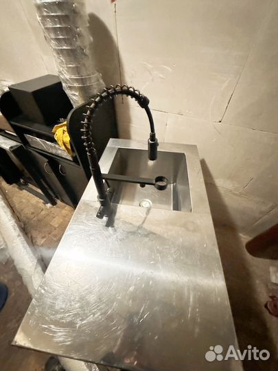 Раковина со смесителем