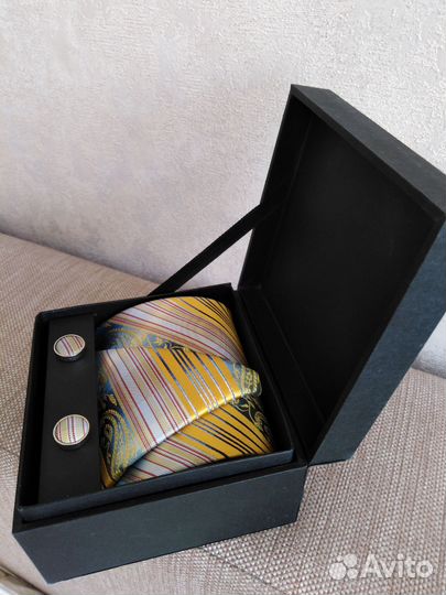 Набор галстук, платочек и запонки