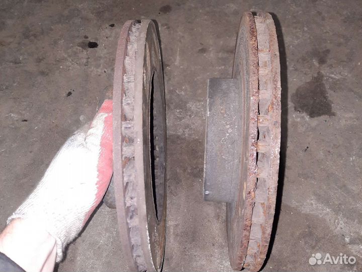 Передний тормозной диск subaru legacy bd bg bk