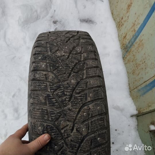 Bridgestone Blizzak Spike-02 SUV 225/60 R17