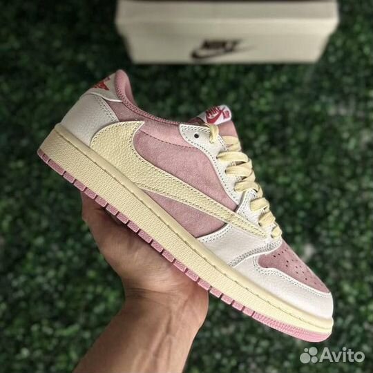 Nike travis scott x jordan 1 low shy pink