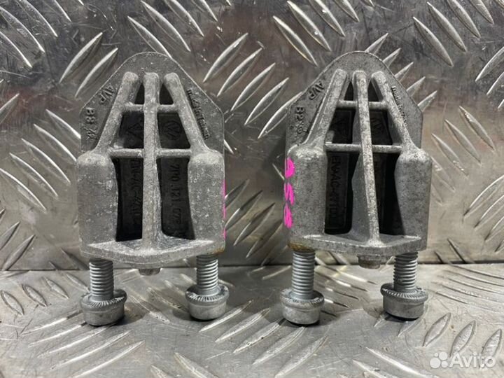 Крепление радиатора Porsche Cayenne 958