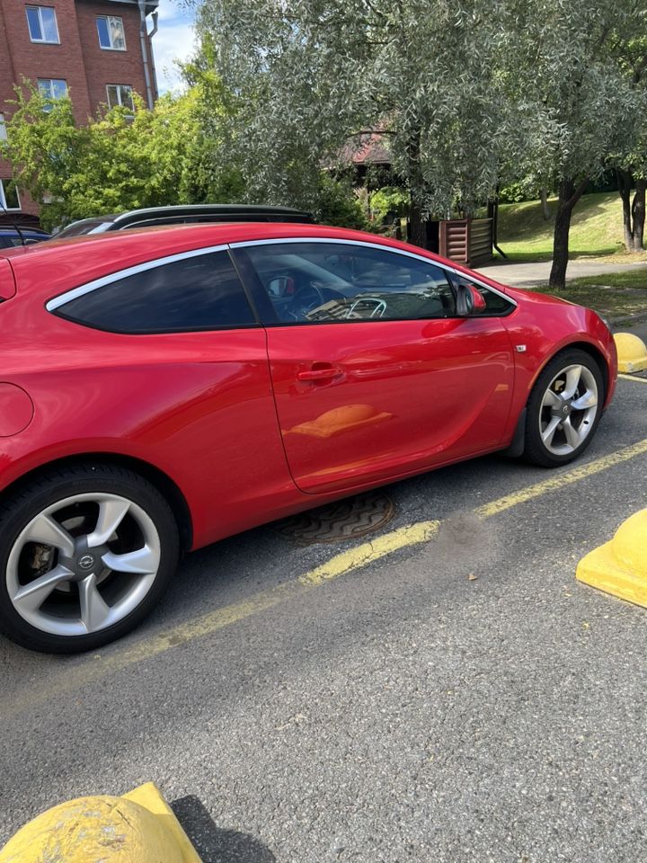 Opel Astra GTC: фото владельца