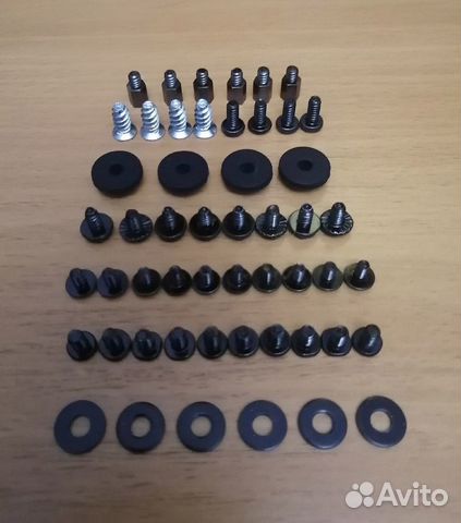 Болты и ножки для сборки компьютера
