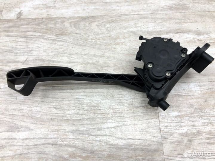 Педаль газа Volvo V70 универсал D5252T 2000