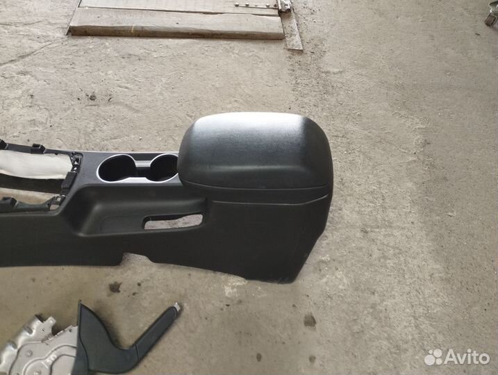Подлокотник, центральная консоль i30