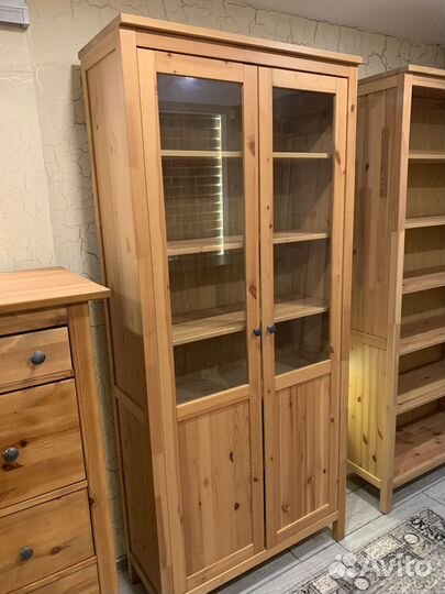Шкаф витрина IKEA hemnes хемнес