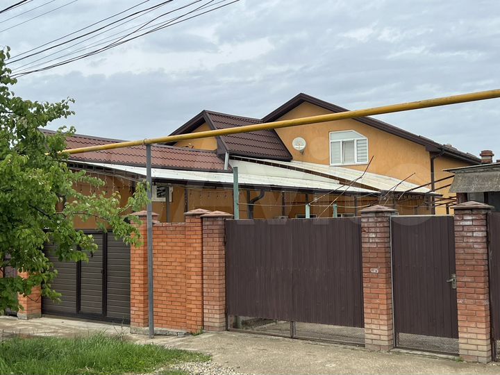 Дом 200 м² на участке 8 сот.