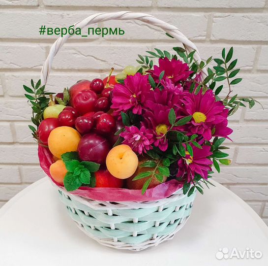 Вкусный букет, фруктовая корзина, цветы