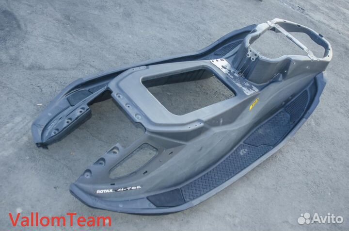 Лот SD3-164 Верхняя часть кузова гидроцикла BRP RX