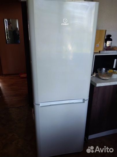 Холодильник бу indesit