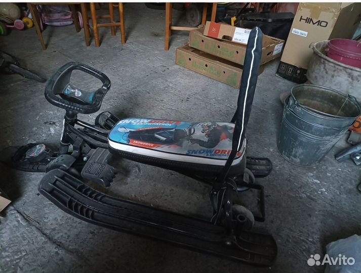 Детский снегокат с ручкой и колесами